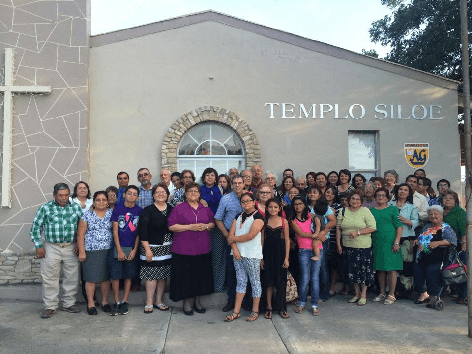 Templo Siloe congregation gathered outside the church building